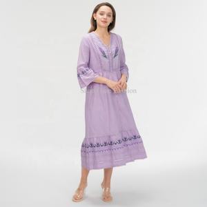 Vestido Midi Elegante para Mujer, Diseño OEM de Última Moda, Cuello en V, Manga Acampanada, Bordado Floral - Product Image 1