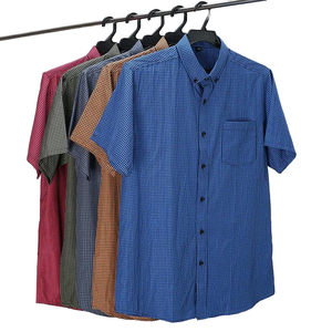 Chemise tissée à manches courtes pour homme grande taille, col carré, respirante, anti-boulochage, infroissable, formelle et décontractée, à carreaux - Product Image 1