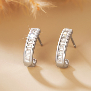 Orecchini geometrici minimalisti da donna con pietre scintillanti, gioielli alla moda per tutti i giorni - Product Image 5