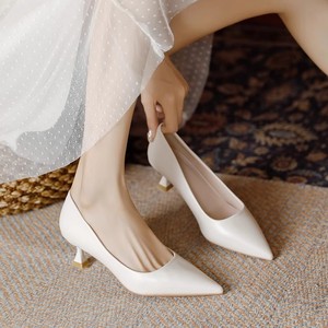 Escarpins élégants <span class=keywords><strong>pour</strong></span> femmes à talon chaton, bout pointu fin, à enfiler, talons bas, <span class=keywords><strong>pour</strong></span> mariages, soirées, cérémonies et occasions formelles - Product Image 1