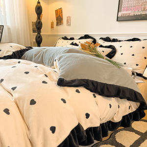 AOYATEX Cómodo varios estilos Juego de cama grueso Personalizado Tres piezas Lindo encaje en forma de corazón Conjunto para dormitorio - Product Image 4