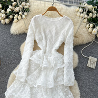 Robe décontractée élégante WIWT pour femme, blanche, en dentelle, à manches longues, coupe trapèze, à volants superposés, avec découpes à la taille, idéale pour les fêtes et le quotidien