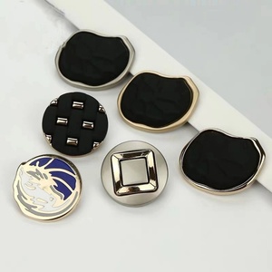 กระดุมโลหะโลโก้แบบกำหนดเองสำหรับเสื้อผ้ากางเกงยีนส์ เสื้อโค้ท และแจ็คเก็ต - Product Image 6