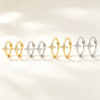 Boucles d'oreilles Glowluxe en argent sterling 925 plaqué or 18 carats avec zircon blanc mini et zircon étoile à quatre branches