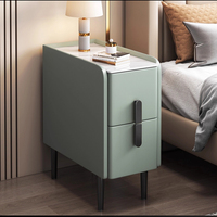 Table de chevet moderne simple et légère de luxe en bois massif ultra-étroite avec recharge