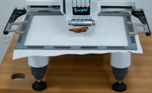 <span class=keywords><strong>Machine</strong></span> à broder YINGHE 36*26cm pour usage domestique, 4 aiguilles, 800 points par minute, zone de travail informatisée, 1 tête, garantie 1 an - Product Image 6