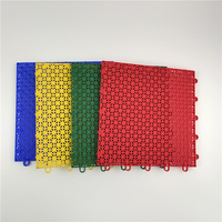 Dalles de sol sportives emboîtables suspendues en PP pour demi-terrain de basketball extérieur