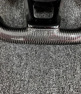 Volante in Fibra di Carbonio Perforato Personalizzato, Vendita Diretta dalla Fabbrica, Compatibile con <span class=keywords><strong>Volkswagen</strong></span> VW <span class=keywords><strong>Golf</strong></span> MK7 Mark 7 R TDI <span class=keywords><strong>TSI</strong></span> - Product Image 4