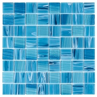 Tuiles de mosaïque de piscine en verre de couleur bleu océan ondulé brillant, mélange de couleurs, en forme carrée, à prix réduit