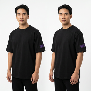 เสื้อยืดคอกลมแขนสั้นสีดำสำหรับผู้ชาย แบรนด์สั่งทำพิเศษ ทรงปกติ พิมพ์ลายโลโก้ที่แขนซ้าย ผ้าเจอร์ซีย์ลำลอง 100% ผ้าฝ้าย - Product Image 1