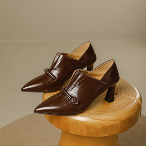 Zapatos de tacón bajo unisex de cuero vacuno calado, estilo moderno 2026, con punta y tacón gato, cómodos - Product Image 2