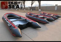 Bateau de sport gonflable haute vitesse, nouveau design 2026, avec plancher en aluminium et matériau PVC, pour la navigation en plein air