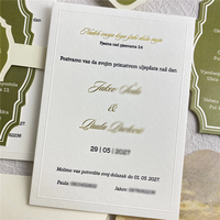 Invitation de mariage 3D gaufrée vert olive, bord festonné méditerranéen avec monogramme, bandeau en dentelle et nœud en ruban
