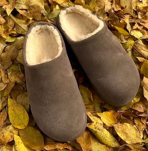 Bandeau UGG, pantalon court en 100 % laine avec doublure polaire, pantoufles confortables pour les journées paresseuses et chaussures de style vêtement d'extérieur - Product Image 1