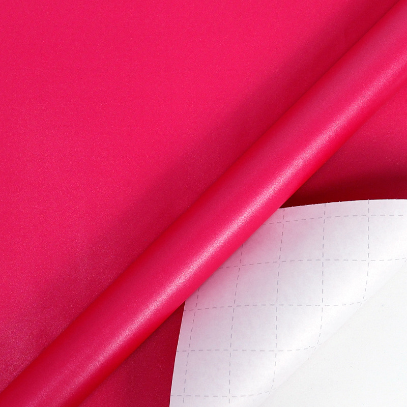 Boucles rouge rosé nacré - Lignes de coupe à l'arrière