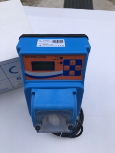 Pompe péristaltique numérique fabriquée en Italie, contrôleur de pH et de redox, pompe doseuse pour l'entretien de l'eau des piscines - Product Image 6