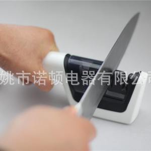 เครื่องลับมีดไฟฟ้า Norton รุ่น ND 071 ใช้แบตเตอรี่ หลายขนาดเม็ดทราย สำหรับเครื่องครัวและกรรไกร - Product Image 3