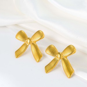 1 par de pendientes de aro con diseño de mariposa de acero inoxidable, diseño de mariposa en 3D, elegantes y versátiles, para boda - Product Image 1