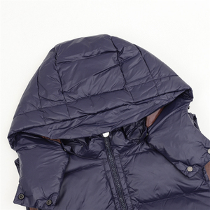 Gilet Imbottito Senza Maniche con Cappuccio Monclering da Uomo, Giacca Invernale di Alta Qualità con Logo del Designer - Product Image 5