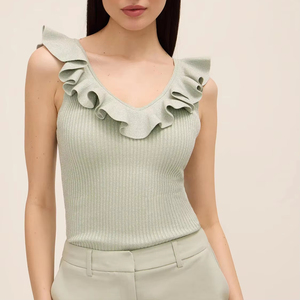 Débardeur côtelé sans manches vert sauge élégant pour femme avec volants et col en V – Idéal pour l'été, le quotidien et le bureau - Product Image 2