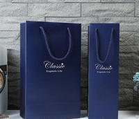 Boîtes d'emballage personnalisées de luxe en carton rigide noir mat, écologiques et portables pour les ensembles de spiritueux, les bouteilles de whisky et de vin rouge