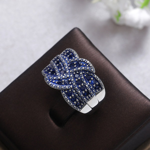 Anello da Donna F1396 in Argento Sterling 925 con Zaffiro, Montatura Geometrica a Pavé, Gioiello da Matrimonio, Taglio Brillante Rotondo - Product Image 2