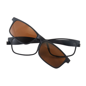 <span class=keywords><strong>Occhiali</strong></span> <span class=keywords><strong>da</strong></span> <span class=keywords><strong>Sole</strong></span> Polarizzati Retrò con <span class=keywords><strong>Clip</strong></span> e Montatura Completa <span class=keywords><strong>per</strong></span> Uomo e Donna, Compatibili con Lenti <span class=keywords><strong>da</strong></span> <span class=keywords><strong>Vista</strong></span>, Protezione UV, Stile Vintage - Product Image 4