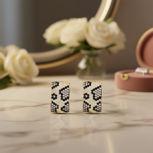 Orecchini a Perno E4598 in Oro Bianco con Cristalli Geometrici e Micro Inserti di Strass, Gioielli Trendy da Festa per Donne - Product Image 2