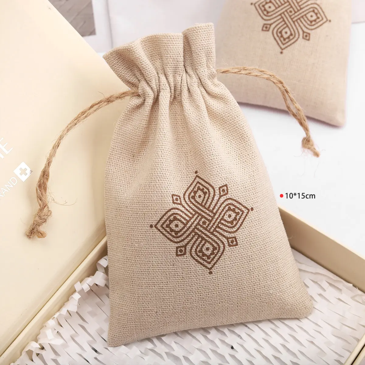 Borsa all'ingrosso in tessuto di lino di cotone piccola borsa con coulisse con Logo personalizzato riciclato per imballaggio di scarpe in cotone