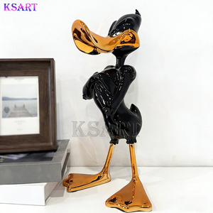 Scultura di Paperino in Resina Elettroplaccata, Bellissimo Oggetto Decorativo in Resina per Soggiorno, Regalo per le Feste - Product Image 3