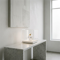 Vitrine en acrylique ultra-transparente de qualité muséale avec gravure au micro-laser, forme personnalisée, style art populaire, multi-usages