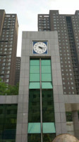Horloge murale extérieure étanche en acier inoxydable, grande taille, mouvement chinois, synchronisation par satellite, design contemporain pour bâtiment