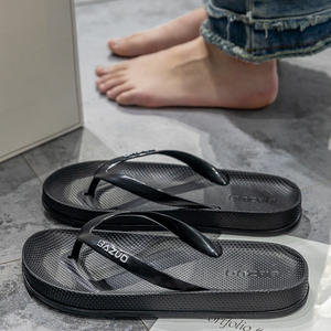 Pantoufles pour hommes et femmes en vrac avec impression de logo personnalisé claquette en caoutchouc chaussures souples antidérapantes tongs noires - Product Image 6