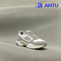 Cuir PU microfibre à grille croisée haute résistance à l'abrasion, cuir synthétique durable pour les empeignes de chaussures de sport