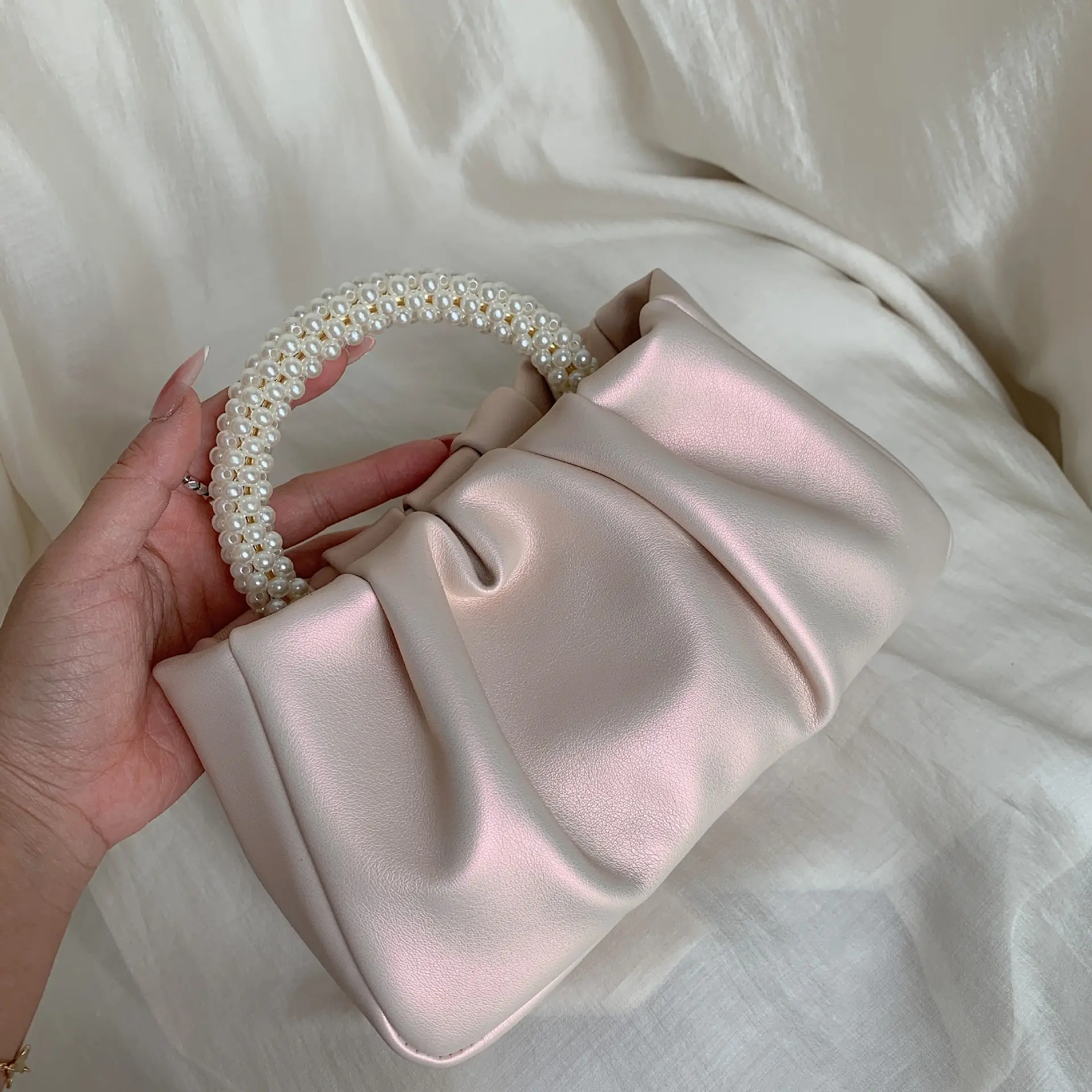 Wholesale Womens Handbags High Quality Trendy Luxury Lady Party Pearl Hand Bags Evening Clutch Women