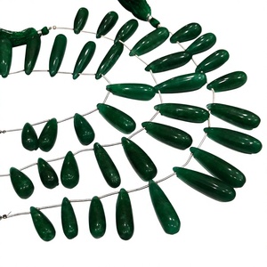 Perles d'émeraude verte naturelle, forme goutte d'eau, lisses et simples, 1 pouce de long, vendues par brin de 8 pouces de long - Product Image 1