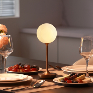 Classico paralume rotondo in vetro ambra con lampada da scrivania a batteria con paralume in vetro ossidato ossidato in lega di alluminio - Product Image 1