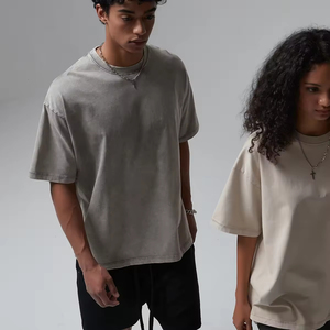 เสื้อยืดบาติก MOQ 1 ตัว น้ำหนัก 275 กรัม ทรงหลวม สไตล์วินเทจ ผ้าฝ้าย 100% สกรีนโลโก้ตามสั่ง ล้างสีแบบแอซิด เสื้อยืดโอเวอร์ไซส์ ผู้ชาย - Product Image 1