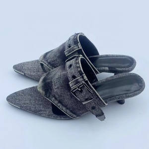 Sandalias de tacón bajo de mezclilla para mujer con punta abierta, tiras con hebilla, estilo tanga, para vestir, de verano, con punta en pico, tipo mules - Product Image 2