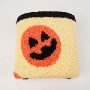 Wholesale Manufacturer 100% Polyester Super Beautiful Knitted Pumpkin Blanket For Halloween Festival