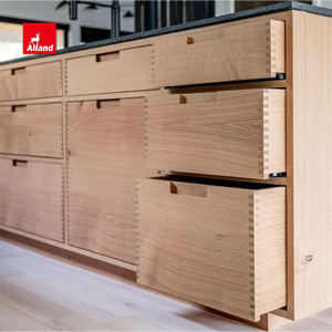 Mueble de cocina minimalista nórdico con tiradores de madera maciza de roble blanco natural de Europa y cajón de cola de milano y detalles de lengüeta - Product Image 5