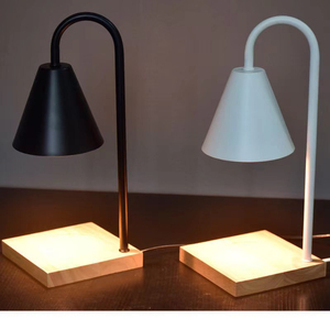 Lampe de table moderne avec abat-jour en cristal conique, base en laiton et plateau en bois, lumière LED chaude AC 2700K pour la décoration de la chambre - Product Image 2
