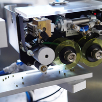 Machine de remplissage et de scellage automatique électrique rotative à 8 stations pour sachets plats préformés à fermeture éclair, pochettes Doypack et films papier