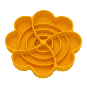 Vente en gros de gamelles pour chiens Watas anti-gloutonnes, à ventouse, durables, non toxiques, série Rose, à alimentation lente, en silicone arrondi - Product Image 1