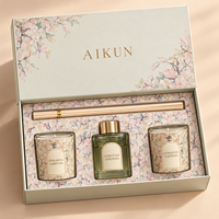 Coffret cadeau diffuseur de parfum et bougie parfumée Aikun Floral Glass Boxed avec arôme de gardénia, deux bougies imprimées et bâtonnets de diffusion