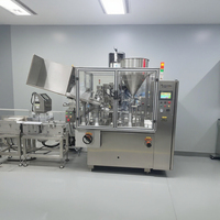 Machine de remplissage et de scellage de tubes pour lotion et crème solaire