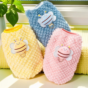 Ropa para perros y gatos, abrigo de invierno esponjoso con patrón de abeja para mascotas pequeñas, diseño bonito en rosa, azul y amarillo - Product Image 2