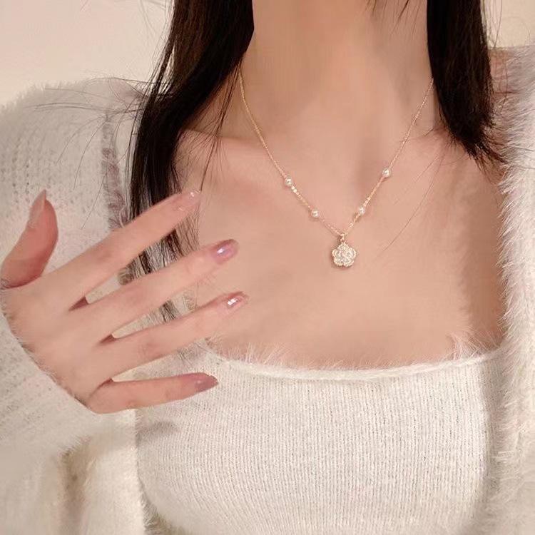 X1062 or # camélia perle collier