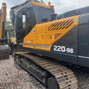 Excavatrice Hyundai 220-9S 2023 d'occasion, poids opérationnel 22 tonnes, capacité de la benne 1,0 m³, comprend la machinerie pour la vidéo du rapport. - Product Image 1