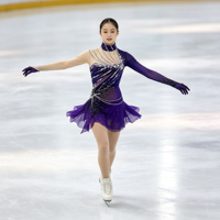 Robe de patinage artistique pour enfants, violette, à strass, col montant, dos ouvert, pour spectacle sur scène et compétition de patinage sur glace